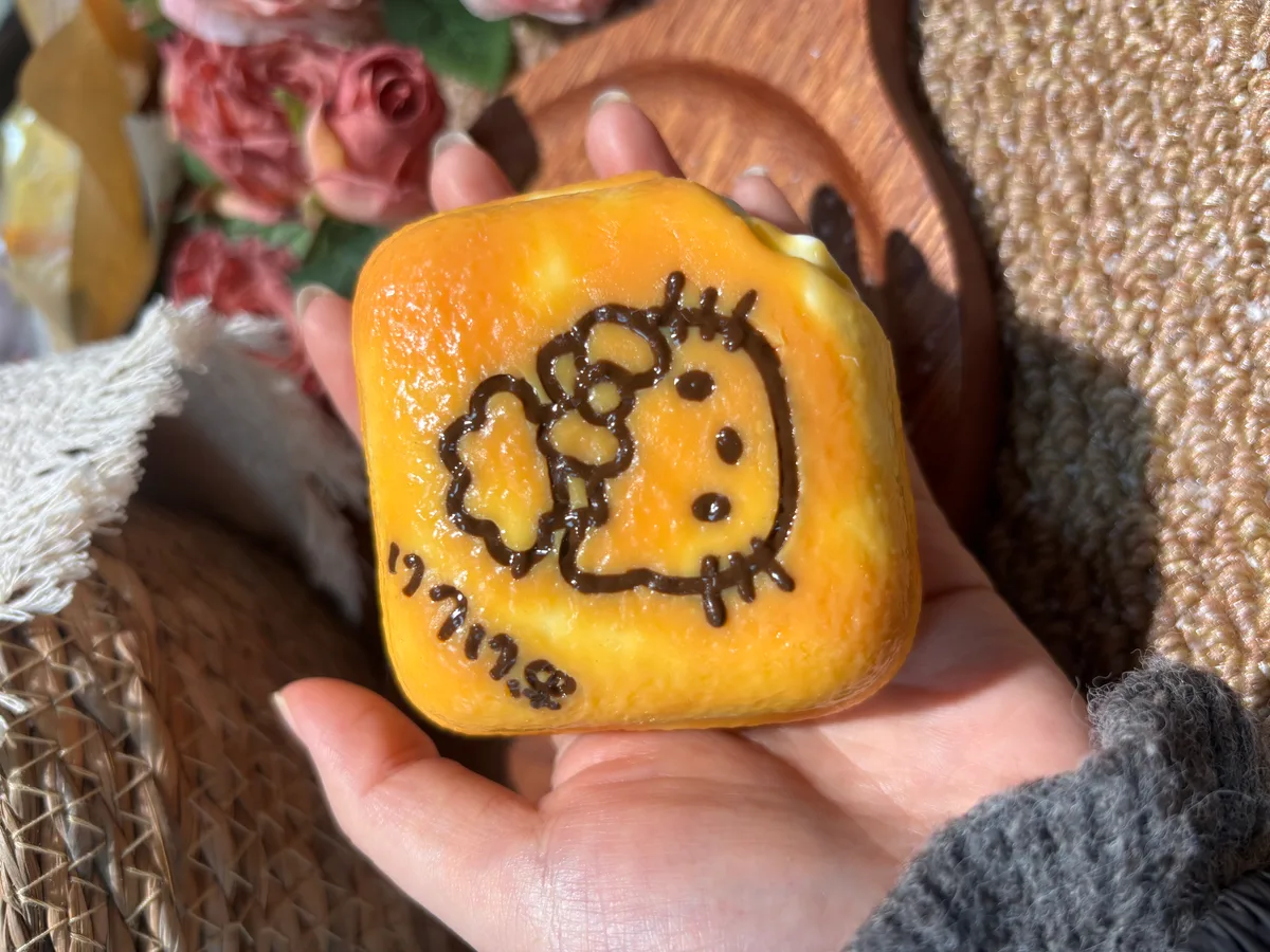 Kitty Chef Cream Dinner Roll Squishy Toy - image 1