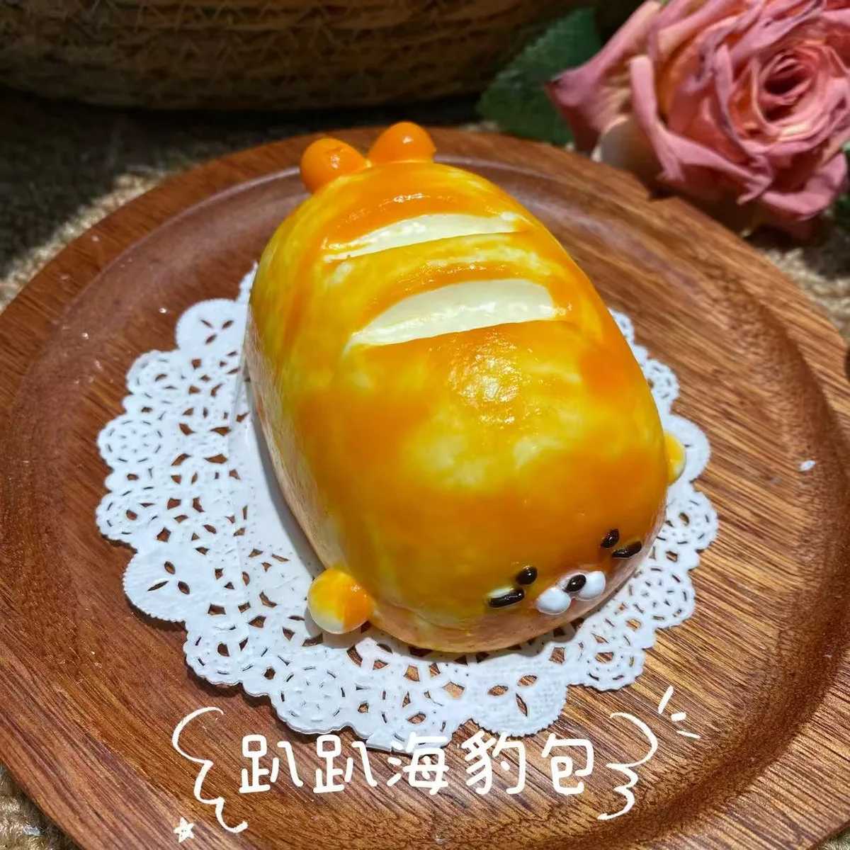 Lying Seal Bun Squishy Toy - image 1