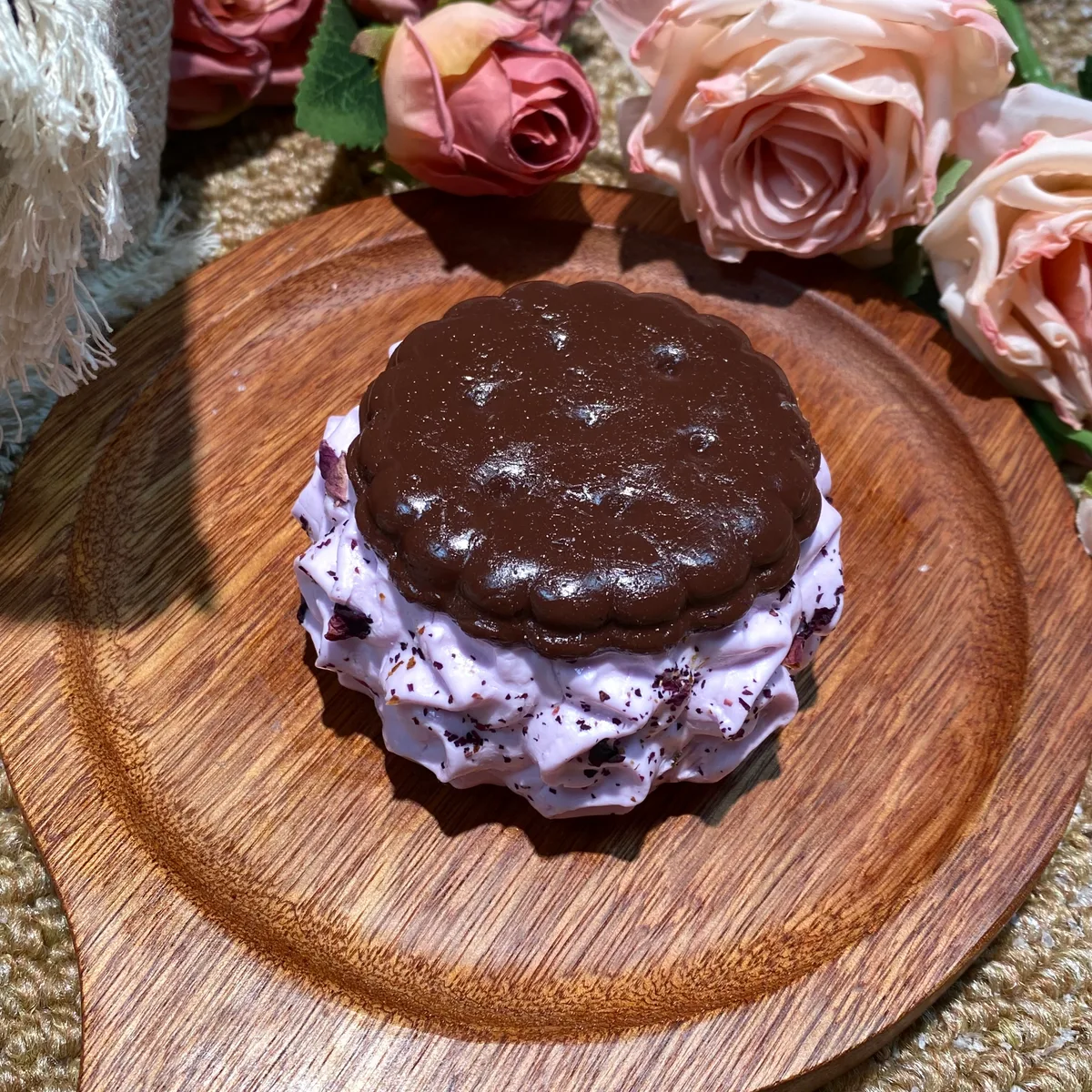 Pure Cream Cookie Cake Squishy Toy - image 1