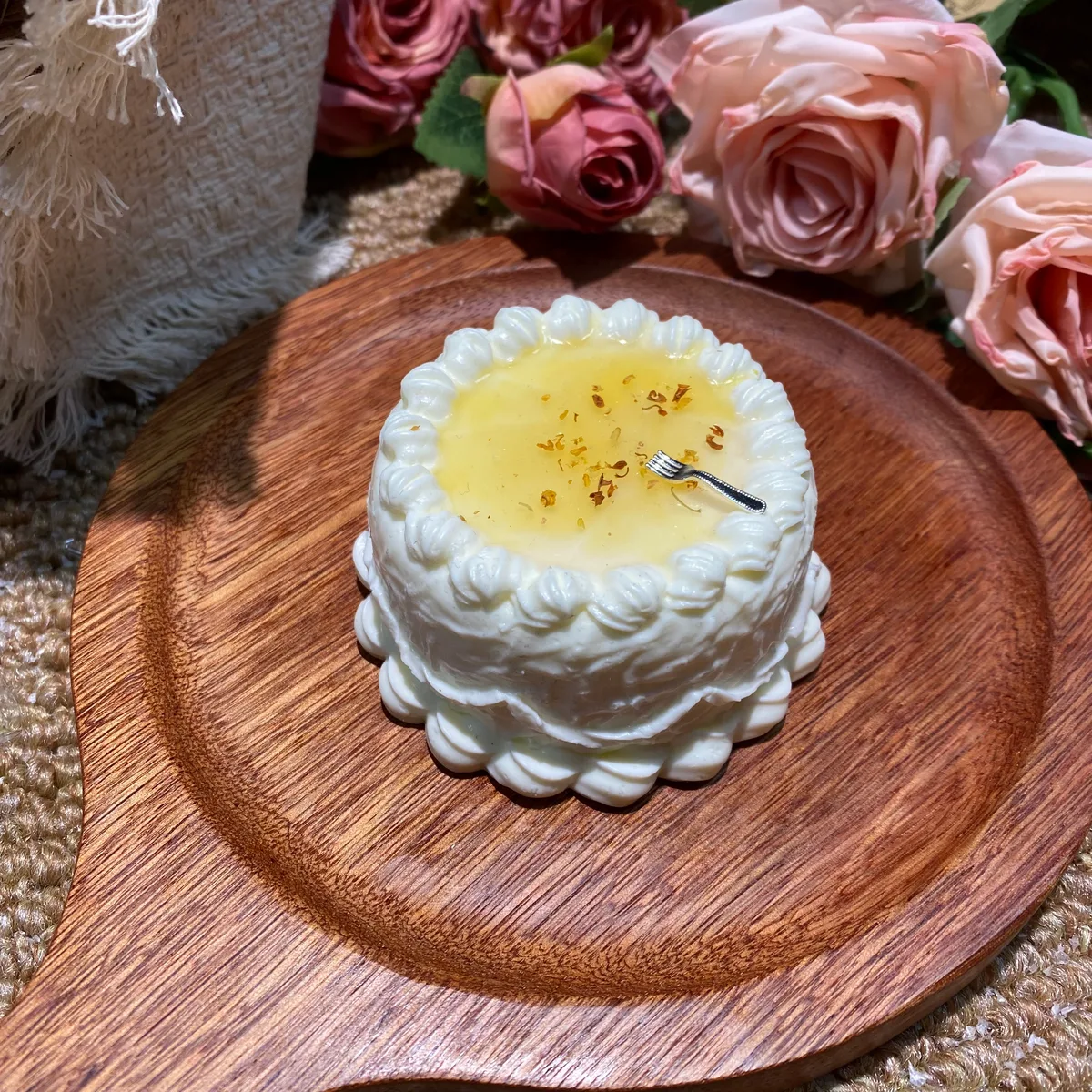 Osmanthus Brew Cream Cake Squishy Toy - image 1