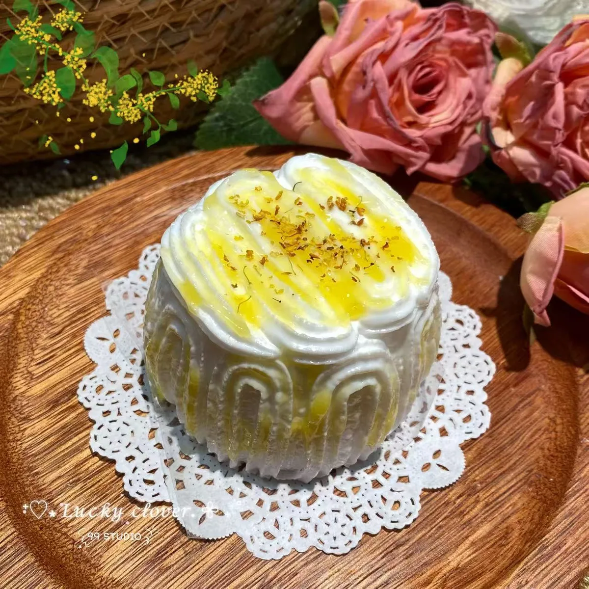 Osmanthus Brew Cream Cake Squishy Toy - image 1